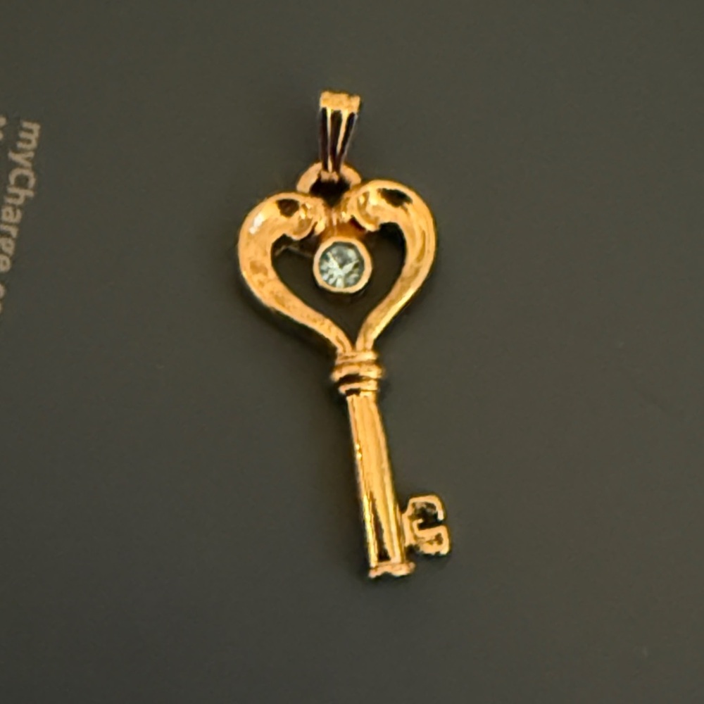 Avon Sparkling Heart Key Pendant